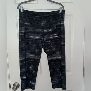 Old Navy Cropped Workout Legginsgs